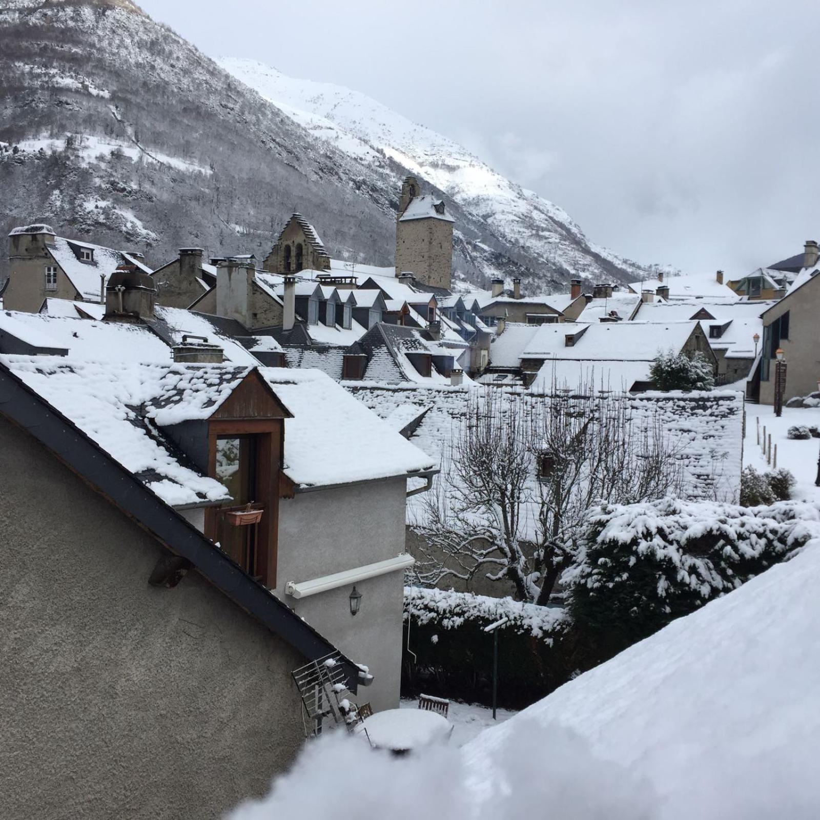 La Petite Maison Des Montagnes 吕兹-圣索沃尔 外观 照片